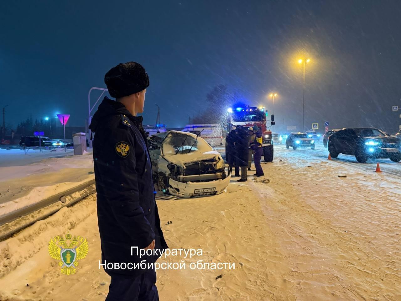 Фото В Новосибирске опубликовано фото с места смертельного ДТП на Советском шоссе 3